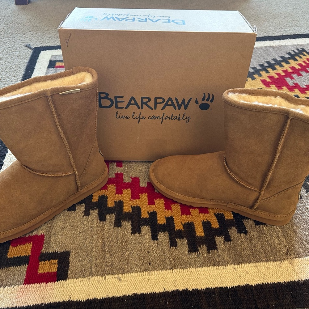 Brand New BearPaw boots! Super warm and comfortable- size 11/12